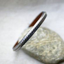 Bracelet femme en cuir gris foncé métallisé à billes argentées 