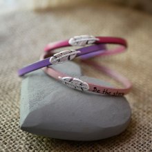 Bracelet fille cuir avec plume à personnaliser par gravure 